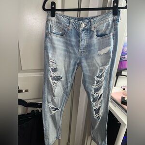 American Eagle - Size 6 Short Ripped Denim Jeans (Straight Leg)